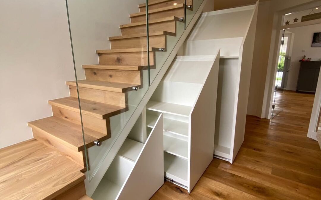 Garderobe unter Treppe