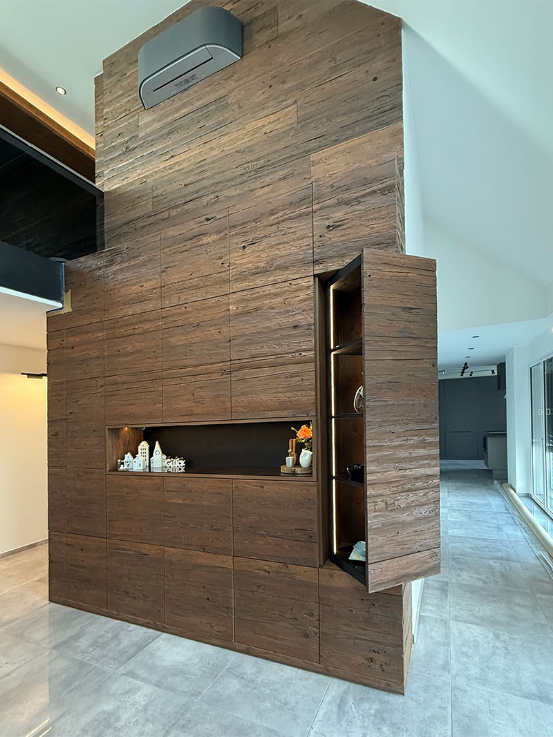 Großer Wandschrank